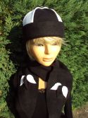 Bonnet en polaire noir et blanc avec Ã©charpe assortie