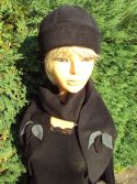 Bonnet en polaire noir avec Ã©charpe assortie