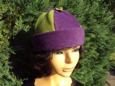 Bonnet en polaire violet et vert