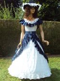 Crinoline bleue clair avec volants marines