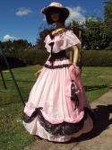 Crinoline rose et noire