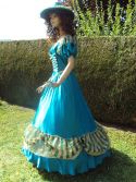 Crinoline turquoise et dorée