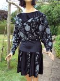 Robe noire velours et fleurs 38