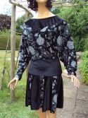 Robe noire velours et fleurs 38